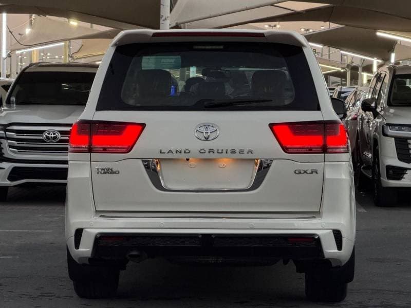 2014 Toyota Land Cruiser GXR thumbnail 4