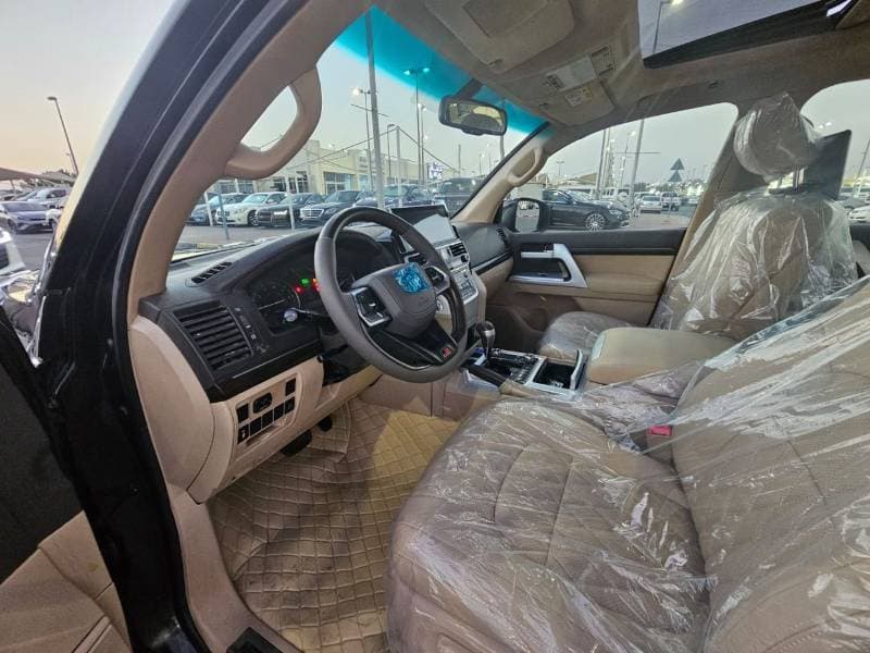 2015 Toyota Land Cruiser GXR thumbnail 8