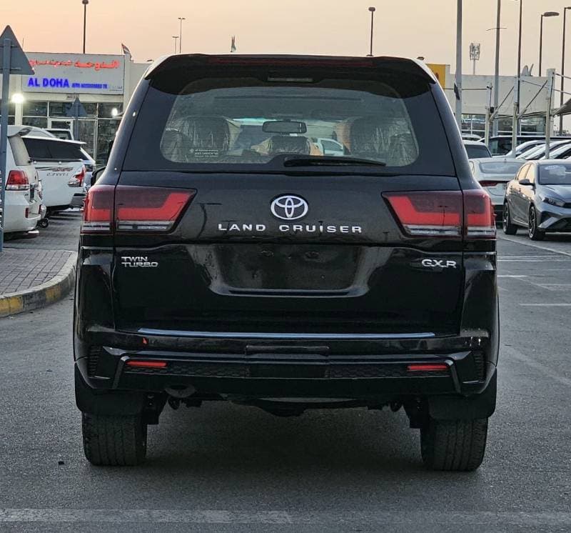 2015 Toyota Land Cruiser GXR thumbnail 2