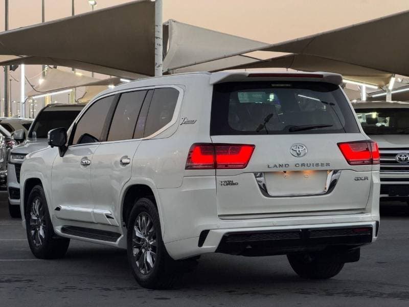 2014 Toyota Land Cruiser GXR thumbnail 6