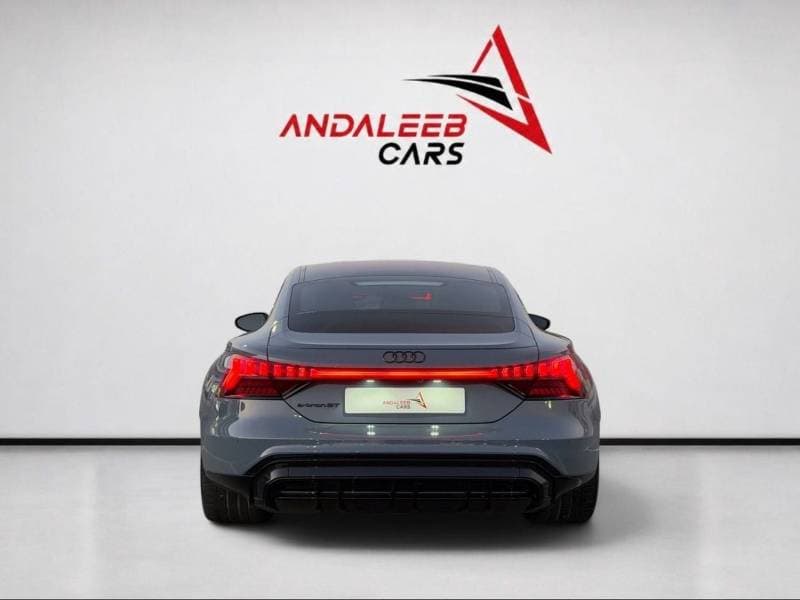 2022 Audi e tron GT RS thumbnail 4