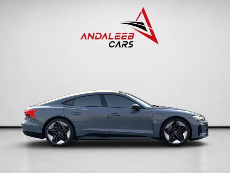 2022 Audi e tron GT RS thumbnail 7