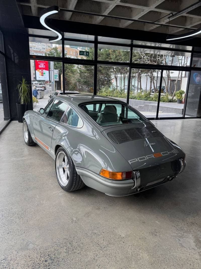 1977 Porsche 911 thumbnail 4