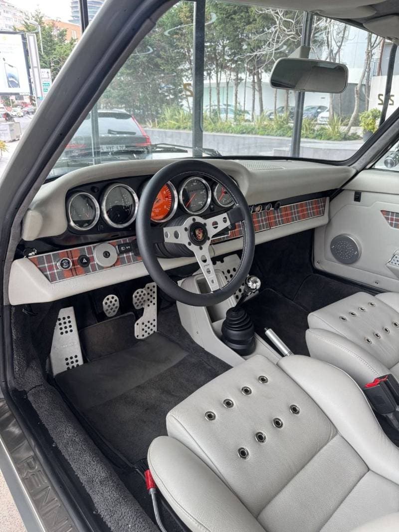 1977 Porsche 911 thumbnail 7