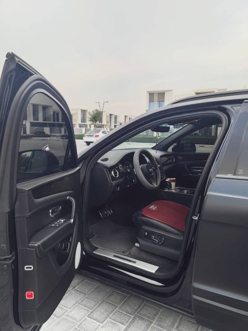 2019 Bentley Bentayga STANDARD thumbnail 6