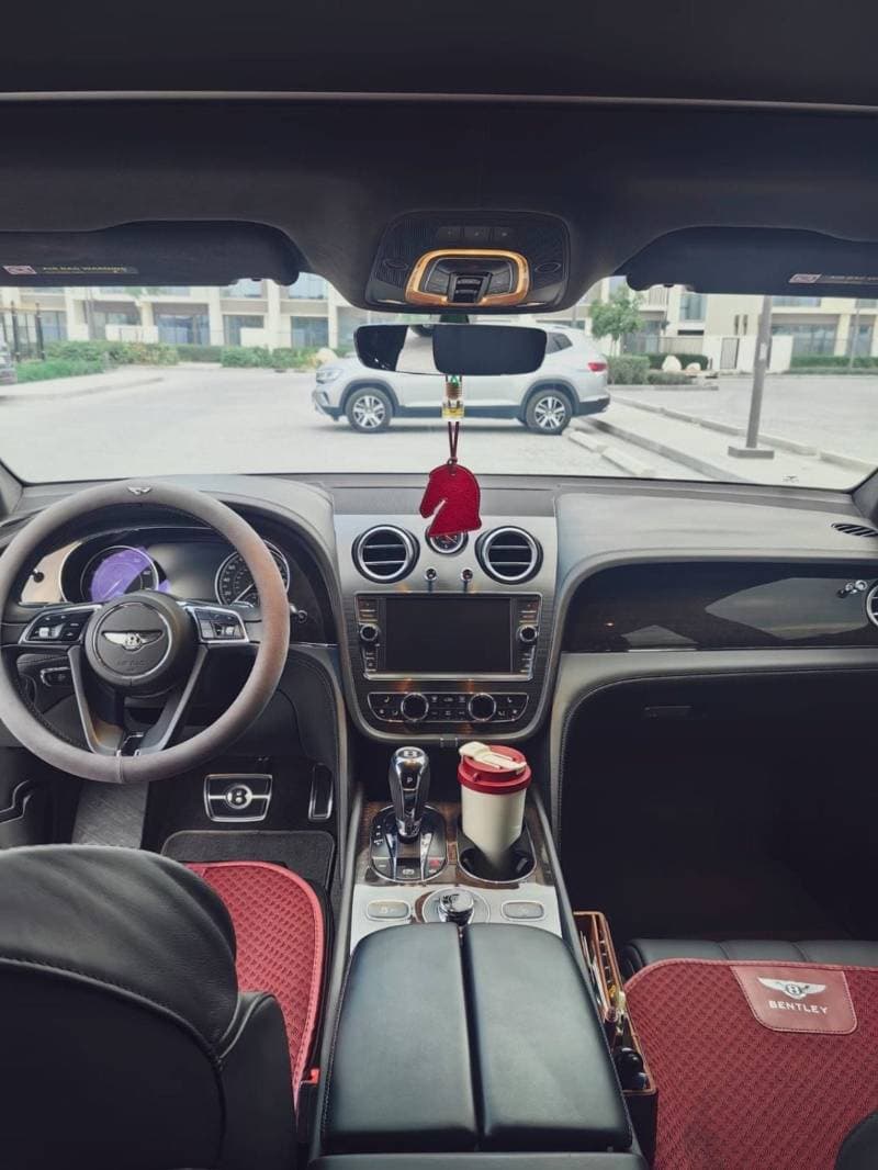 2019 Bentley Bentayga STANDARD thumbnail 8