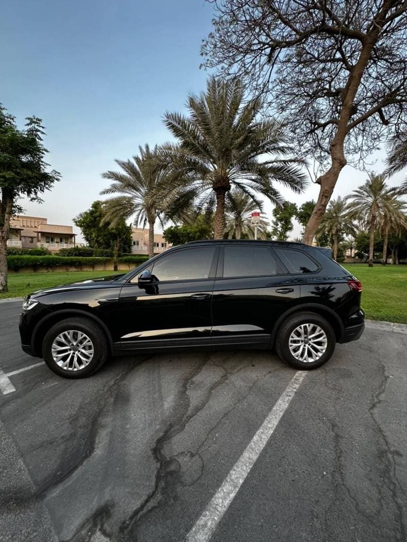 2023 Volkswagen Touareg TRENDLINE thumbnail 5