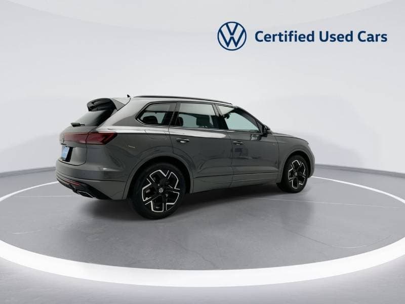 2024 Volkswagen Touareg R LINE thumbnail 8