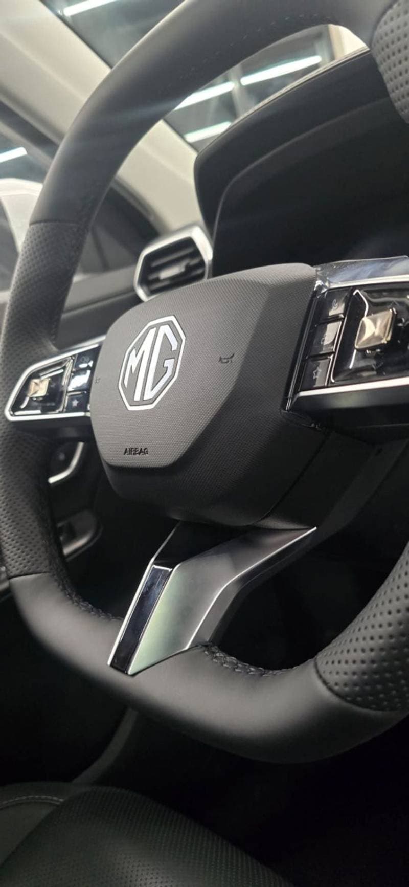 2025 MG ZS LUX thumbnail 7