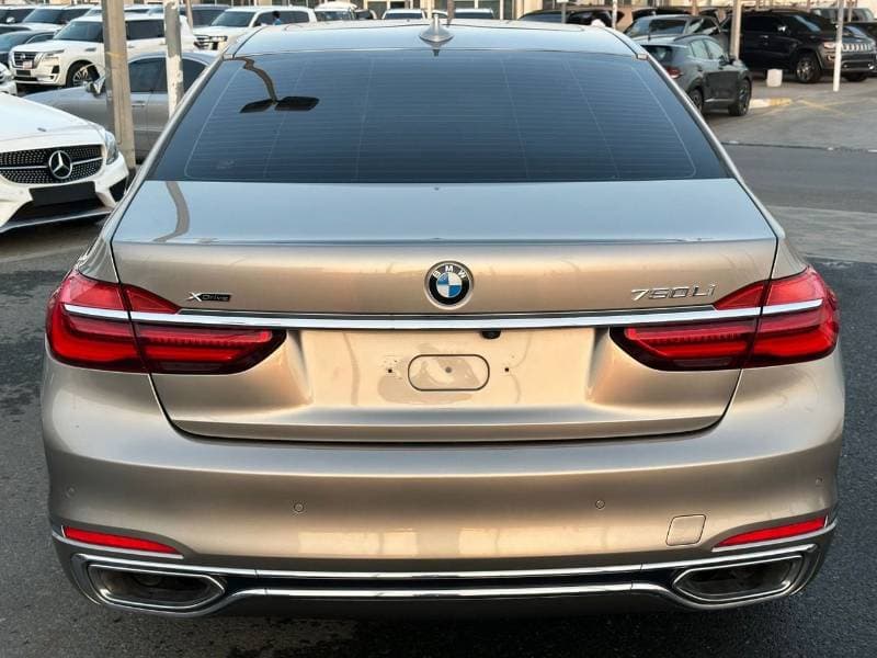 2016 BMW 750Li XDRIVE LUXURY thumbnail 4