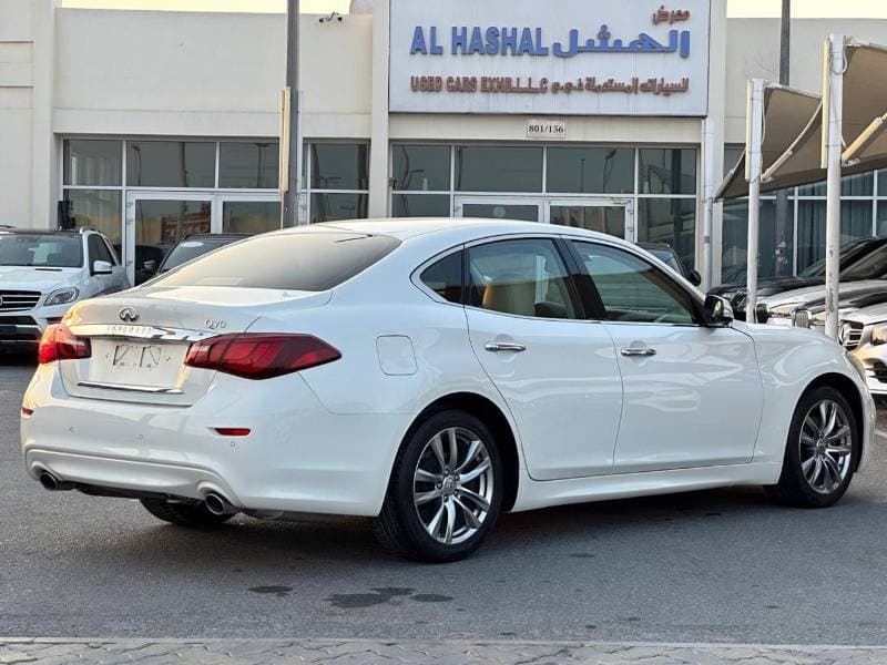2017 Infiniti Q70 EXCELLENCE thumbnail 5