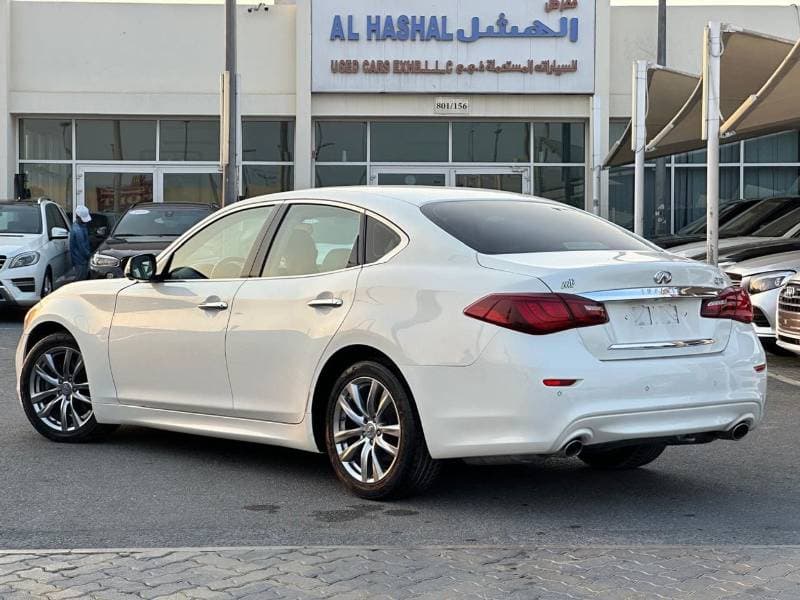 2017 Infiniti Q70 EXCELLENCE thumbnail 6