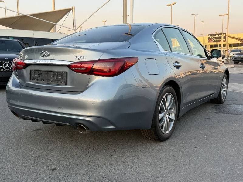 2018 Infiniti Q50 LUXE thumbnail 3