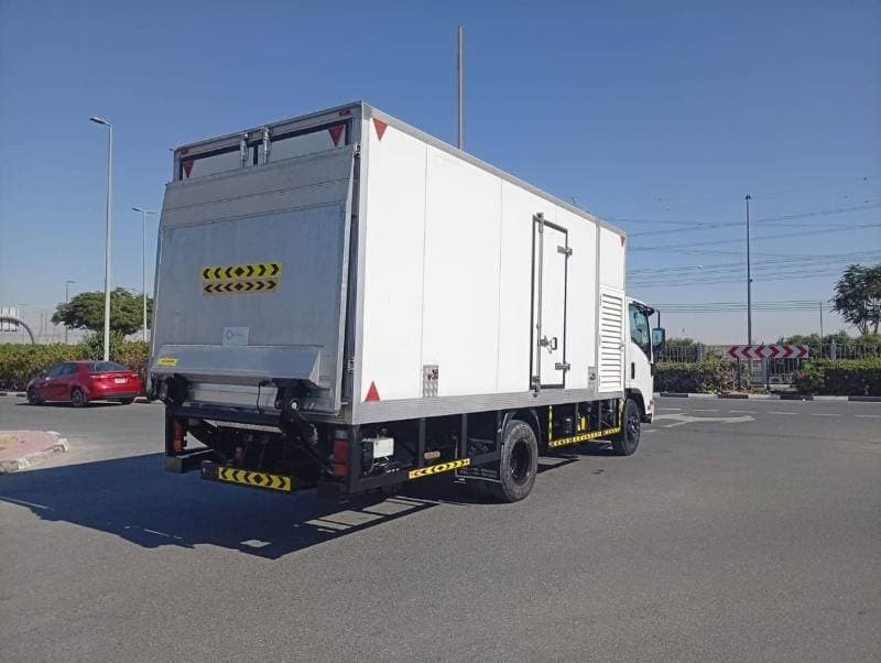 2019 Isuzu NPR 85 thumbnail 5