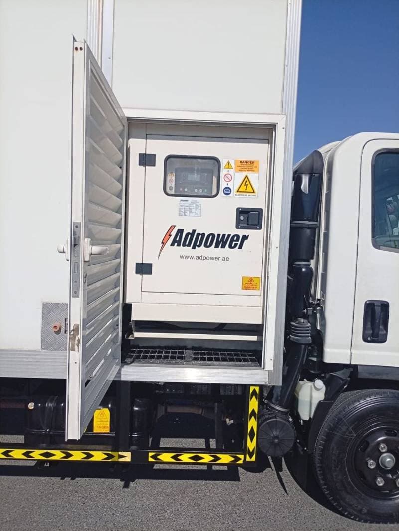 2019 Isuzu NPR 85 thumbnail 3