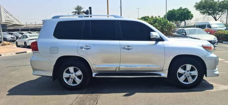2014 Toyota Land Cruiser VXR thumbnail 4