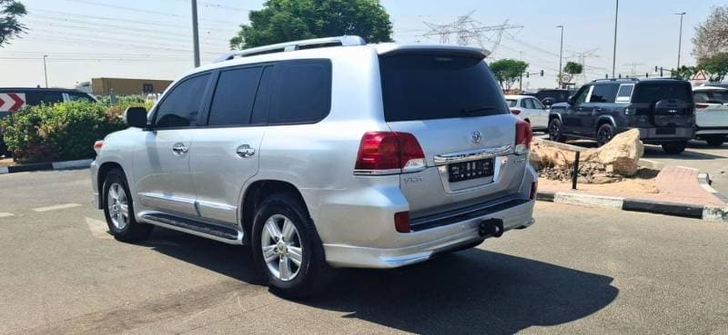 2014 Toyota Land Cruiser VXR thumbnail 6