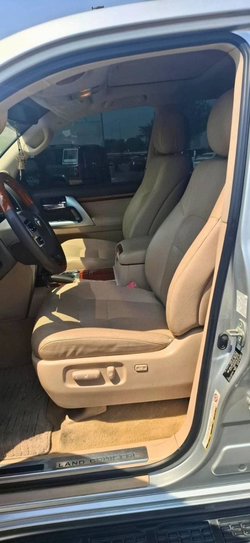 2014 Toyota Land Cruiser VXR thumbnail 8