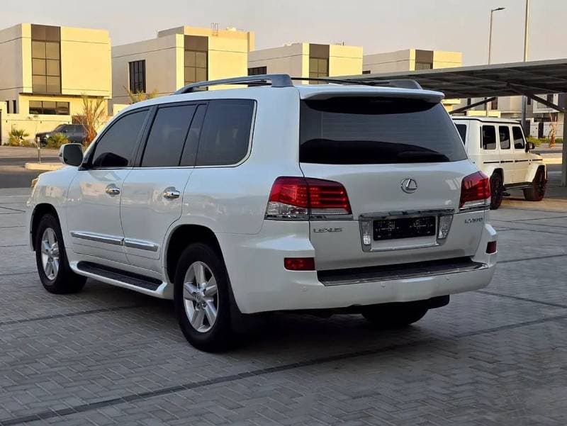 2014 Lexus LX570 TITANIUM thumbnail 5
