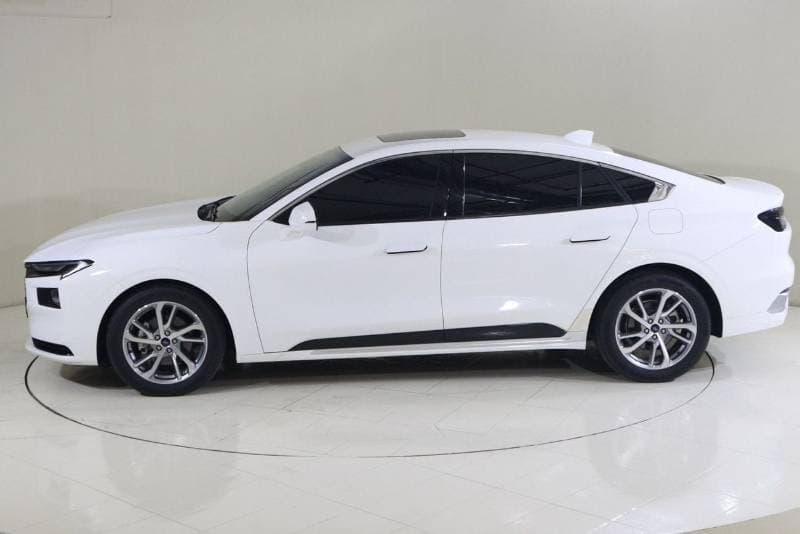 2024 Ford Taurus TREND thumbnail 4