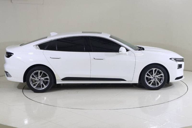2024 Ford Taurus TREND thumbnail 3