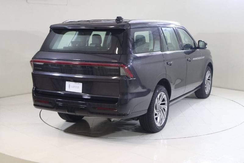 2025 Lincoln Navigator RESERVE thumbnail 2