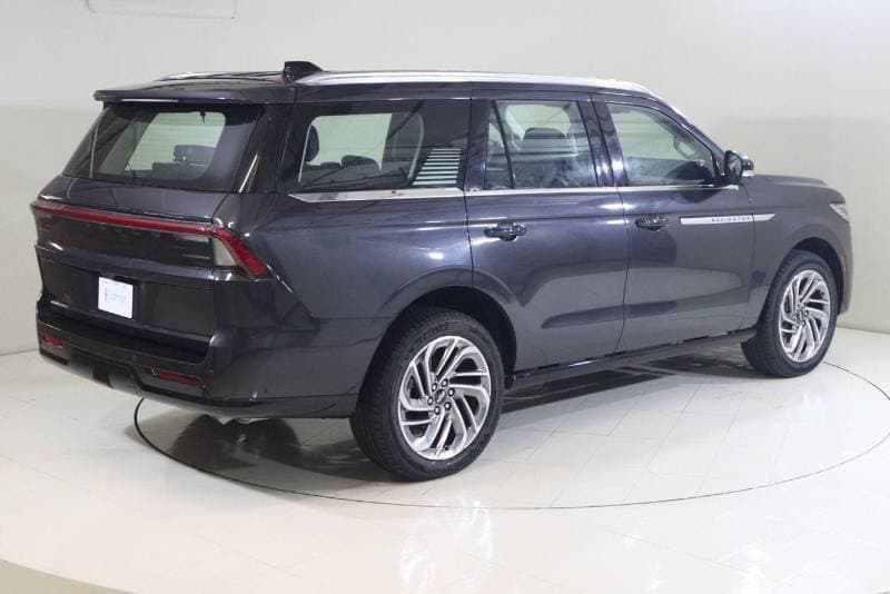2025 Lincoln Navigator RESERVE thumbnail 8