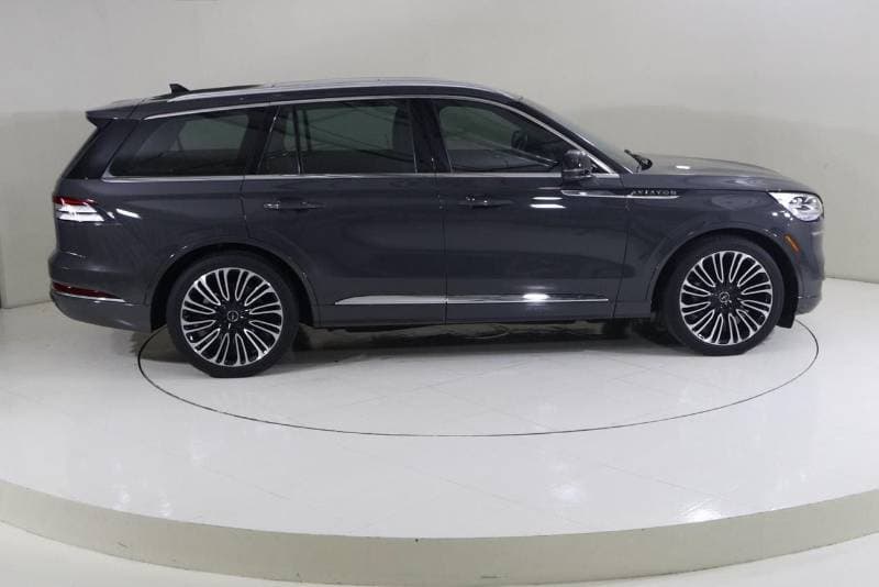 2023 Lincoln Aviator PRESIDENTIAL thumbnail 3