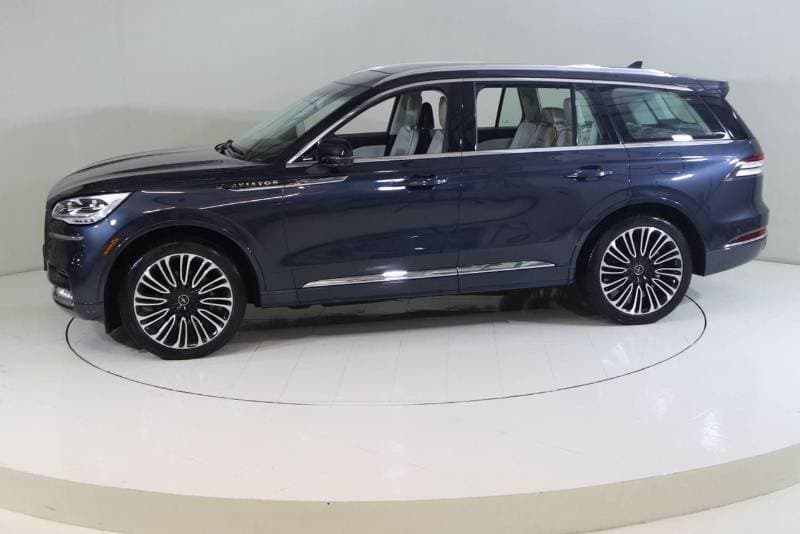 2023 Lincoln Aviator PRESIDENTIAL thumbnail 4