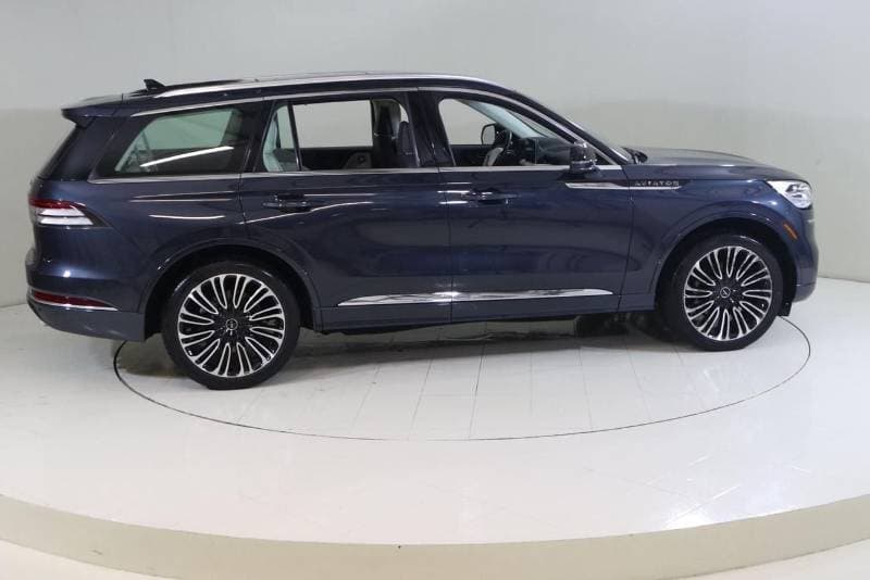 2023 Lincoln Aviator PRESIDENTIAL thumbnail 3
