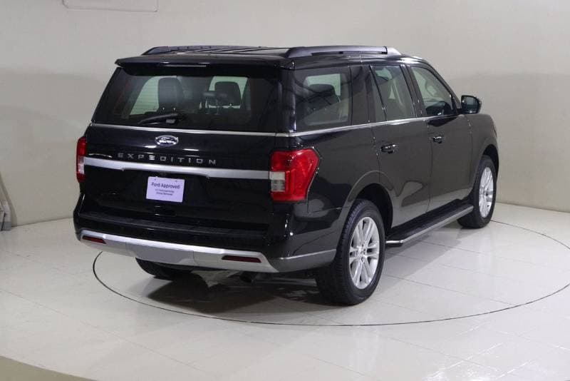 2022 Ford Expedition XLT thumbnail 2