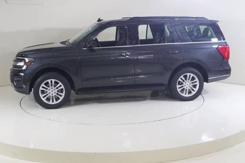 2023 Ford Expedition XLT thumbnail 4