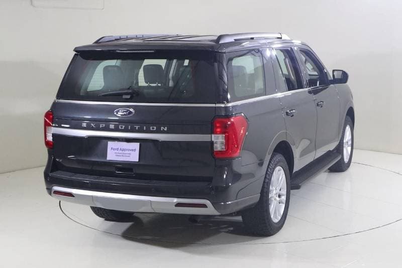 2023 Ford Expedition XLT thumbnail 2