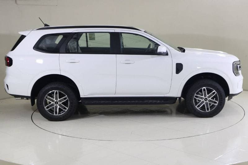 2024 Ford Everest XLS thumbnail 3