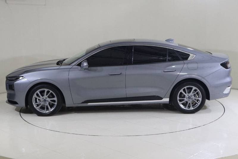 2023 Ford Taurus TREND thumbnail 4