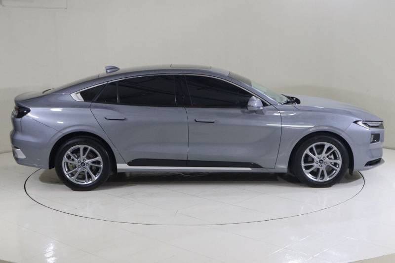 2023 Ford Taurus TREND thumbnail 3