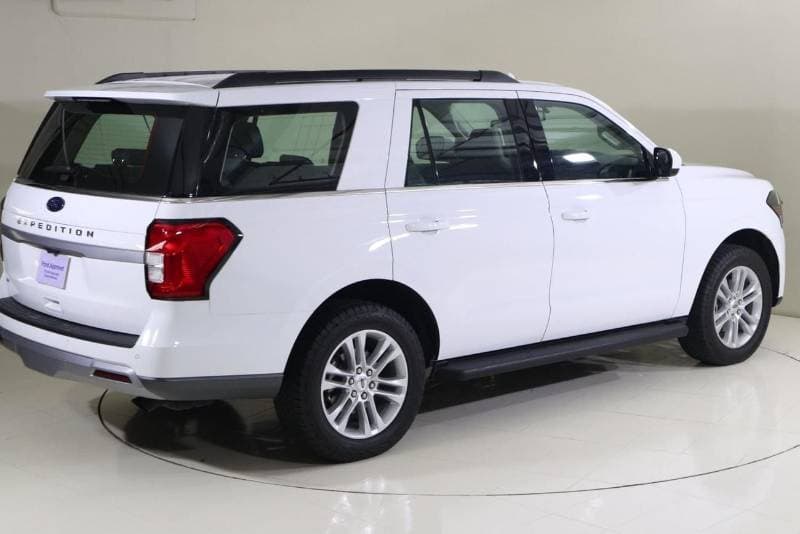 2024 Ford Expedition XLT thumbnail 3