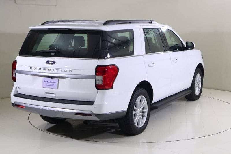 2024 Ford Expedition XLT thumbnail 2