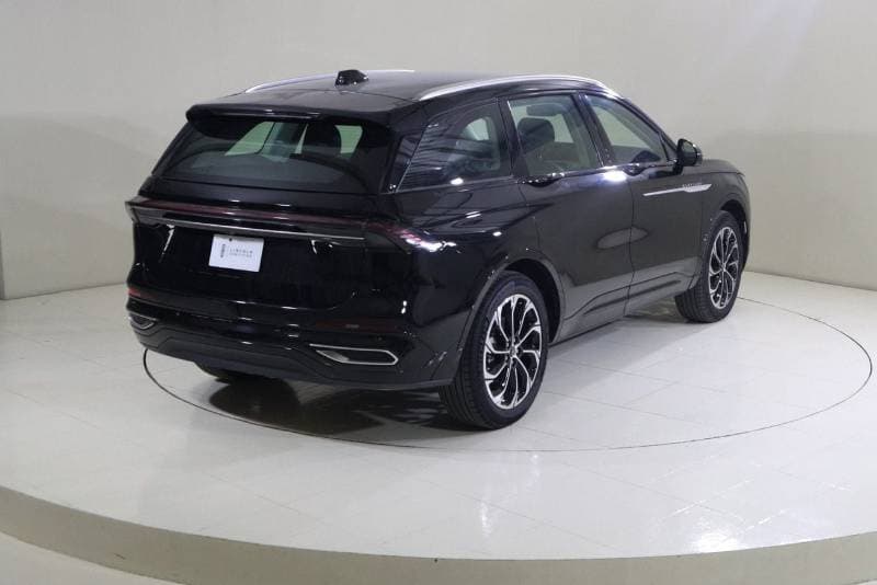 2025 Lincoln Nautilus RESERVE II thumbnail 2