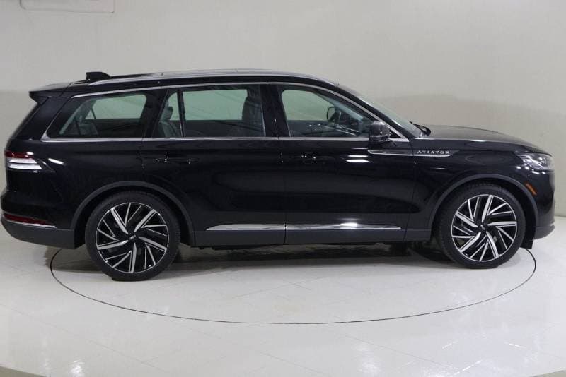2025 Lincoln Aviator RESERVE thumbnail 3