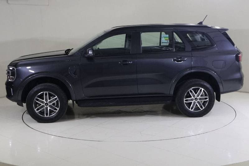 2025 Ford Everest XLS thumbnail 4