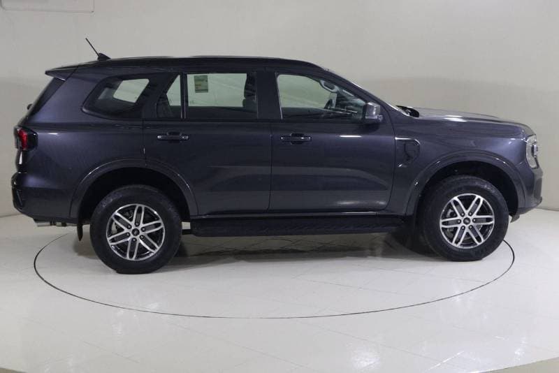 2025 Ford Everest XLS thumbnail 3