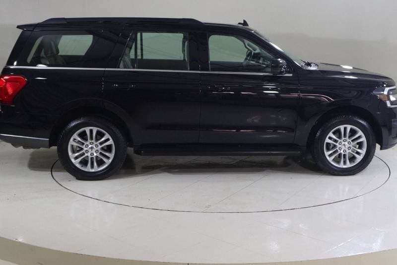 2024 Ford Expedition XLT thumbnail 3