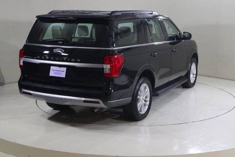 2024 Ford Expedition XLT thumbnail 2