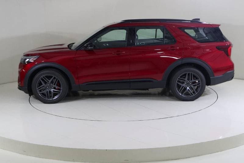 2025 Ford Explorer ST thumbnail 4