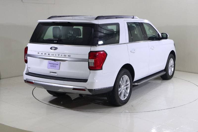 2022 Ford Expedition XLT thumbnail 2