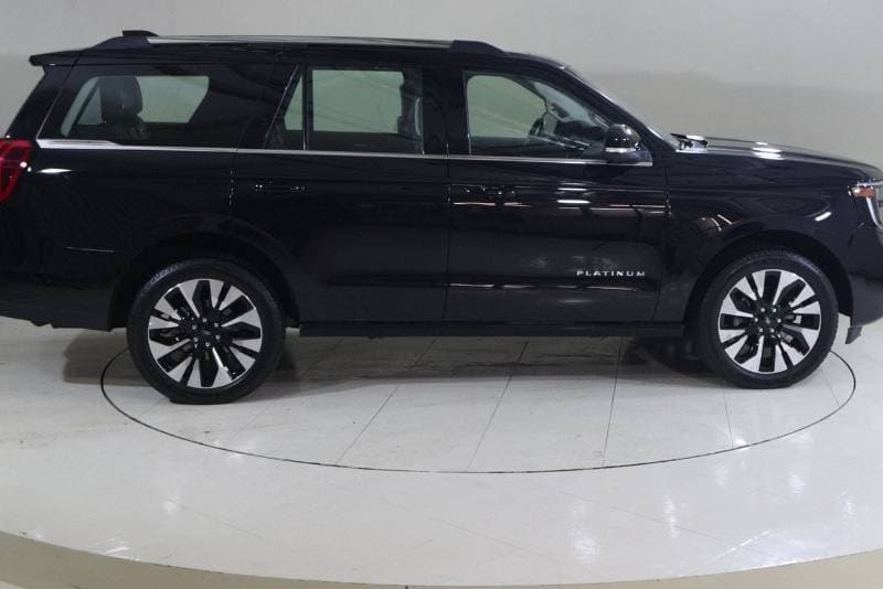 2025 Ford Expedition PLATINUM thumbnail 3
