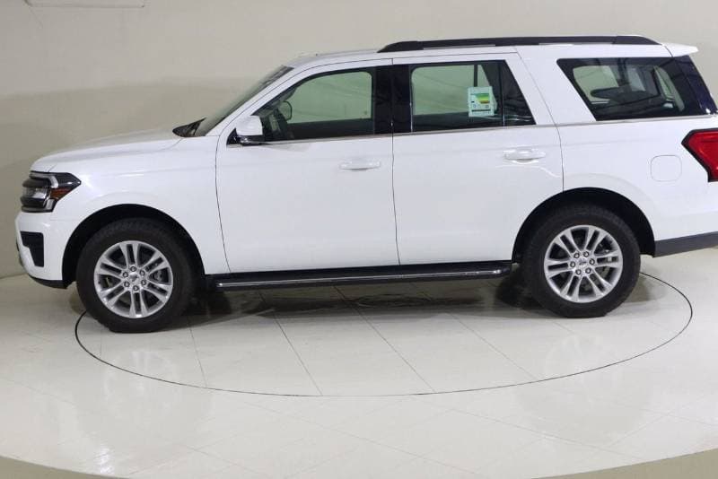 2023 Ford Expedition XLT thumbnail 4