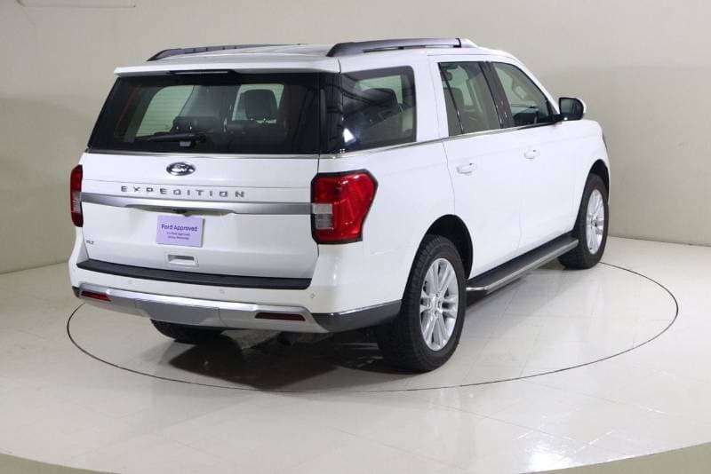 2023 Ford Expedition XLT thumbnail 2