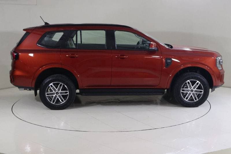2024 Ford Everest XLS thumbnail 3